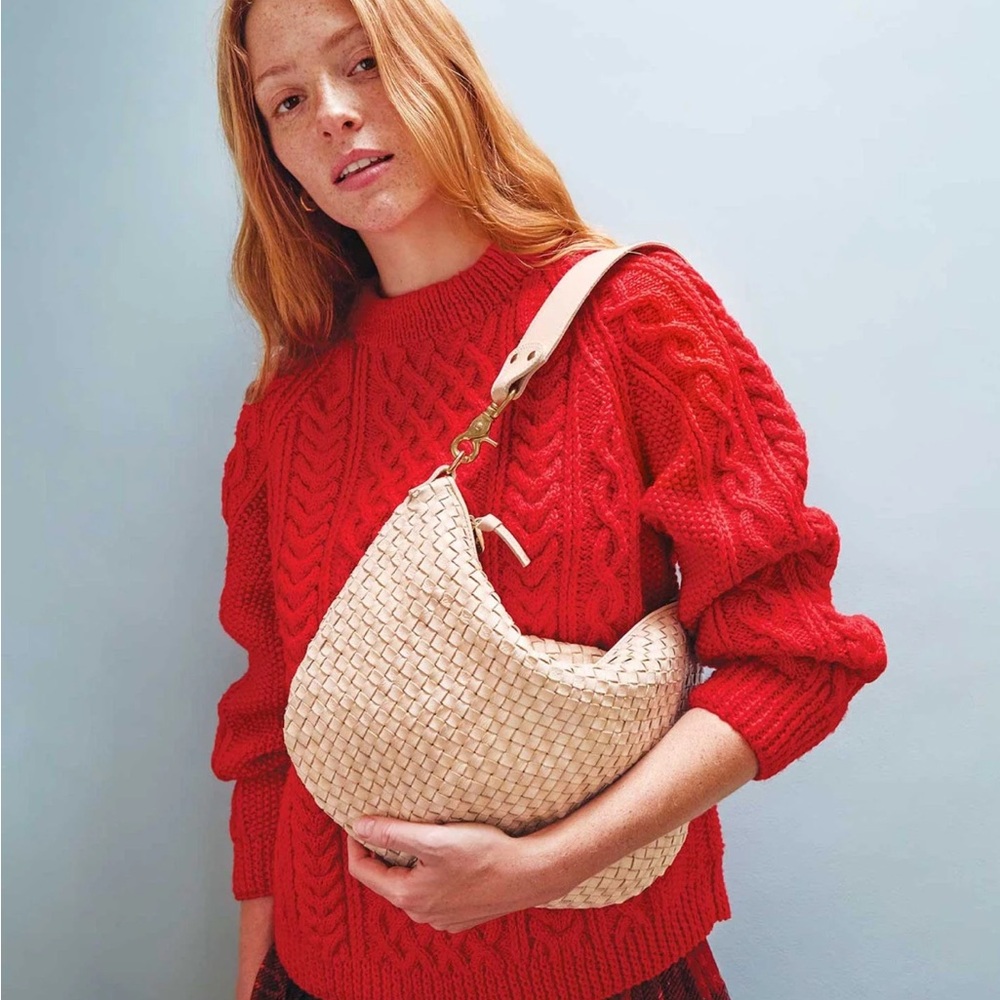 Clare V. Moyen Messenger